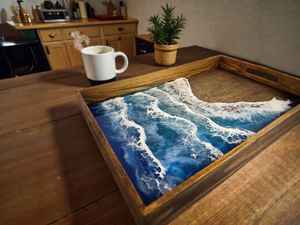 ถาดเสิร์ฟไม้เคลือบอีพ็อกซี่ลายคลื่นทะเล งานแฮนด์เมด ตกแต่งบ้านสไตล์ชายทะเล บรรยากาศชายหาด สวยงามหรูหรา งานฝีมือของซานียา - Product Image 3