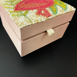 Boîte de rangement pour bijoux pliable en coton 100% faite à la main, artisanale, à motifs floraux perlés, broderie multicolore, personnalisable - Product Image 3