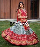 Ensemble Lehenga Choli traditionnel indien pour mariage, rouge et gris, brodé, longueur au sol, en coton, tenue de mariée pour femmes, style Inde Pakistan