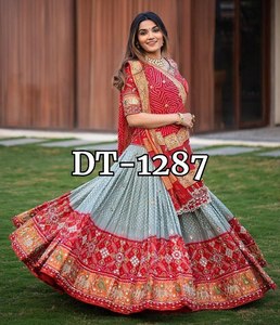 Ensemble élégant de lehenga choli de mariage imprimé numériquement avec dupatta pour la fête nuptiale au meilleur prix - Product Image 4