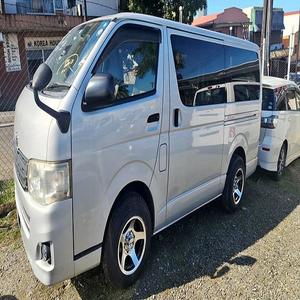 Toyota Hiace, Camioneta Diésel de 15 Plazas, Modelo Estándar, Disponible, Excelente Estado, para Transporte Comercial y Trabajo Diario - Product Image 4