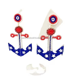 Boucles d'oreilles pendantes bohème à broderie florale avec perles et diamants Crochet de style religieux tendance pour anniversaires - Product Image 5