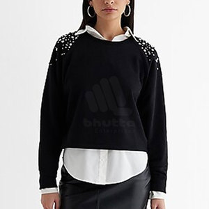 Sweat-shirt à col rond pour femme avec logo sur le devant et strass pour les occasions spéciales - Respirant et écologique - Product Image 5