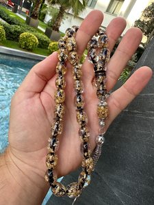 Tasbih artisanal éco-responsable en résine époxy, 33 perles, religieux bouddhiste, porte-clés rond noir à motifs dorés, Misbaha avec pompon - Product Image 4