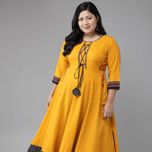 Kurta Anarkali en coton slub brodé jaune, grande taille, col rond, manches trois quarts, confortable à porter, vente en gros - Product Image 1