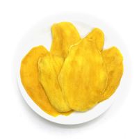 Gouden Zoete, Taaie Mango-Taaie Gedroogde Mangoplakjes, Goudkleurig En Zoet, Rijk Aan Vitamines, Een Snack Van Exportkwaliteit.