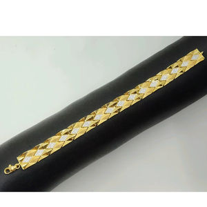 Bracelet pour homme en or jaune 22 carats avec motif taillé diamant, finition premium, bijoux élégants traditionnels et modernes pour un usage quotidien - Product Image 1