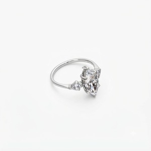 Anillo de compromiso con diamantes creados en laboratorio con corte marquesa y corte cometa, certificado por IGI, anillo solitario de tres piedras, oro de 10K, 14K, 18K. - Product Image 3
