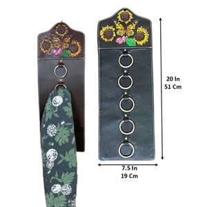Organizador de Bufandas de Cuero Repujado Artesanal con Diseño de Mariposa, Soporte Colgante de 5 Anillos para Bufandas, Accesorio de Armario Estilo Western - Product Image 2