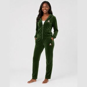 Ensemble sweat à capuche et jogging en velours pour femme, coupe confortable, tissu velours de qualité supérieure, idéal pour les boutiques, la vente en gros et la personnalisation de la marque. - Product Image 6