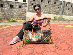 Nuevas bolsas de lona de cuero de piel de vaca con flecos de estilo Vintage hechas a mano, bolsas de viaje grandes con flecos de cuero de vaca Unisex occidental - Product Image 3