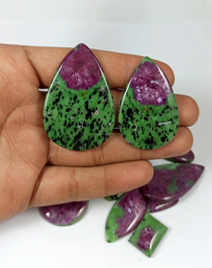 พลอยรูบี้โซไซต์ธรรมชาติทรงหลังเบี้ยสำหรับทำเครื่องประดับ รูปทรงผสม สีเขียวชมพู ราคาขายส่ง - Product Image 3