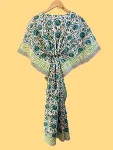 Vestido Kaftán de Algodón con Estampado Floral Hecho a Mano, Estilo Bohemio con Cuello en V, Corte Holgado, Ideal para Vacaciones y Playa - Product Image 1