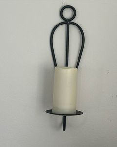 Portavelas de calidad premium, construcción metálica, diseño de candelabro elegante y atemporal - Product Image 1