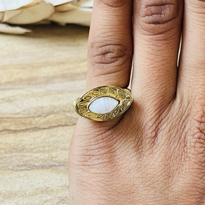 Anillo de Moda Vintage con Piedra Lunar, Diseño Tribal de Hoja Botánica, de Latón Chapado en Oro, con Forma Marquesa, Anillo de Declaración, Venta al por Mayor - Product Image 3