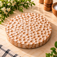 Sous-plats en bois de 8 pouces pour plats chauds, casseroles et poêles, design martelé moderne, antidérapants, résistants à la chaleur, couleur blanc cassé