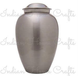Urne funéraire en aluminium argenté pour cendres, urne commémorative en métal, vase de commémoration rond, présentoir personnalisé - Artisanat indien - Product Image 2
