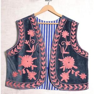 Chaleco de Terciopelo Suzani para Mujer, Hecho a Mano, Bordado Floral, Estilo Boho, Chaleco Vintage de Diseñador, Ropa para Festivales - Product Image 1