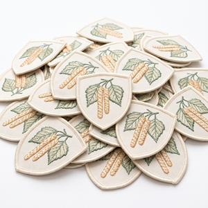 Parches bordados redondos de té verde Matcha, con diseño de batidor y tazón, para uniformes de barista de cafetería, proveedor mayorista - Product Image 3