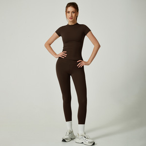 Ensemble de yoga pour femmes, couleur unie, col rond, manches courtes, taille haute, leggings longs sans couture, vêtements de sport rose - Product Image 3