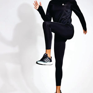 Legging sport noir tricoté pour femme, longueur cheville, taille haute élastique, respirant, coupe ajustée, logo sur la jambe droite, collection printemps - Product Image 4