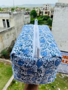 Sac bandoulière matelassé en coton imprimé à la main avec fermeture éclair, motif floral tendance, sac banane - Product Image 3