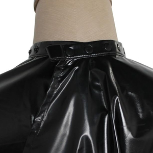 Cape de coiffeur imperméable en polyester noir, tablier de coupe de salon réglable avec fermeture à bouton-pression, suspendable et réutilisable - Product Image 2