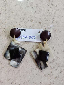 Los mejores pendientes de gota de diamante blanco y negro hechos a mano cuerno africano de moda para el hogar, la Oficina y el uso en fiestas aspecto clásico - Product Image 4