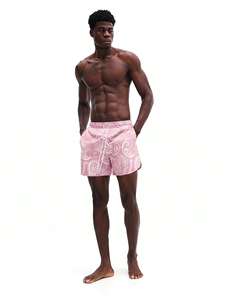 Shorts de playa para hombre con estampado paisley rosa, cintura elástica, secado rápido, pantalones cortos de poliéster tejido, hechos en Pakistán. - Product Image 6