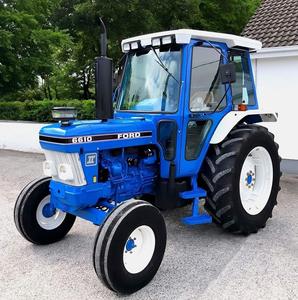 Potente Tractor Clásico Ford 2WD de 50 HP Totalmente Restaurado, Ideal para Agricultura, Jardinería y Operaciones de Campo Exigentes - Product Image 2