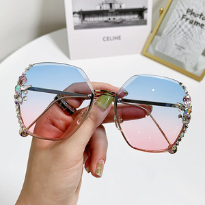 Lunettes de soleil carrées tendance 2025 de haute qualité, monture épaisse, style rétro classique, protection UV400, avec diamants, pour hommes et femmes - Product Image 2