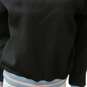 Sudadera Personalizada con Logotipo para Mujer, Negra y Rosa, con Letras Griegas en el Frente, Bordado Chenille, Estilo Urbano Holgado - Product Image 6