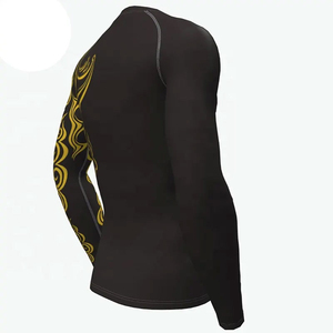 Camiseta de Compresión de Cobertura Total con Estampado Tribal Dorado sobre Negro, de Secado Rápido, para Entrenamiento de BJJ Jiu Jitsu - Product Image 4