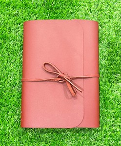 Couverture de carnet A5 en cuir de vachette rouge audacieux, étui pour journal en cuir véritable tanné de qualité supérieure, organisateur de papeterie professionnel 2026 - Product Image 1