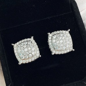 ต่างหูเงินแท้ 925 ประดับเพชรโมอิสซาไนต์ทรงกลมสี D ระดับความสะอาด VVS ดีไซน์ลายดอกไม้ทันสมัย เหมาะสำหรับผู้ชายและผู้หญิง ของขวัญสำหรับงานแต่งงาน - Product Image 1