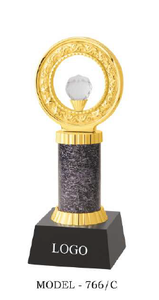 Trophée en métal modèle 766/A B C, gravure sur cristal, récompense sportive, base en bois noir durable, anneau doré, logo. - Product Image 5