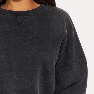 Ensemble 2 pièces sur mesure pour femme, sweat-shirt à col rond oversize et short / Noir uni, coton, coupe ample décontractée, toutes saisons - Product Image 6