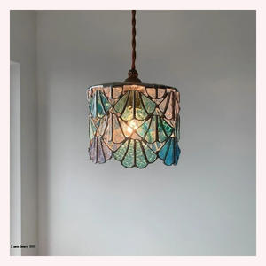 Lustre en verre nordique design avec abat-jour minimaliste en forme de diamant pour cuisines et salles à manger – Collection Pâques - Product Image 4