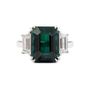 Bague de luxe en or 14 carats à trois pierres vertes, diamant de laboratoire taille émeraude 9,4 carats, bijoux de fiançailles, cadeau d'anniversaire de mariage à trois pierres trapézoïdales - Product Image 1