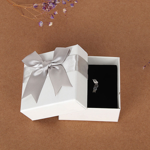 Boîte Cadeau Personnalisée pour Montre, Collier, Bague, Boucles d'Oreilles – Étui à Bijoux Bleu Pas Cher 2022 – Petite Taille Acceptée – Personnalisation Disponible - Product Image 1