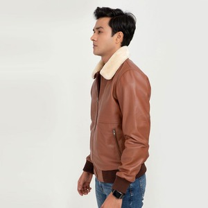 Veste en cuir et fausse fourrure personnalisée avec logo brodé, fabriquée au Pakistan, pour l'hiver, faible MOQ, service OEM disponible - Product Image 5