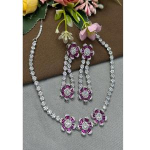 Ensemble collier et boucles d'oreilles classiques en laiton plaqué argent et zircon, style Kundan, pour collection de mariage féminine - Product Image 1