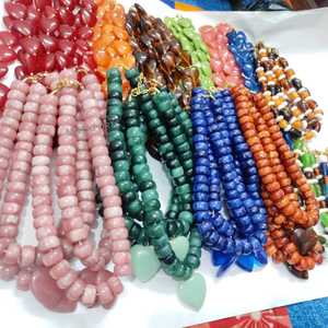 Colliers de perles corail sur mesure, épais et ornés de perles, dans des couleurs et tailles variées, pour la revente et les créations en résine - Product Image 1