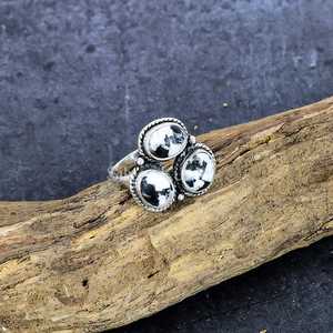 Vente en gros de bagues à trois pierres en turquoise de buffle blanc naturel plaqué argent 925, bijoux faits à la main, style bohème vintage, création de designer - Product Image 6
