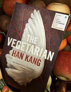 EL VEGETARIANO de Han Kang, novela dramática en formato de bolsillo - Product Image 2