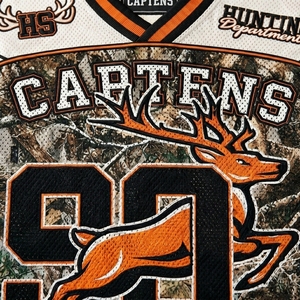 T-shirt en maille personnalisé, coupe oversize et courte, style maillot de football avec impression par transfert thermique, camouflage rétro, style streetwear, anti-bactérien, col en V - Product Image 6