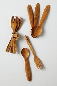 Ensemble d'outils de service pour salade en bois rustique, artisanal et écologique, dans un pot en céramique - Product Image 4