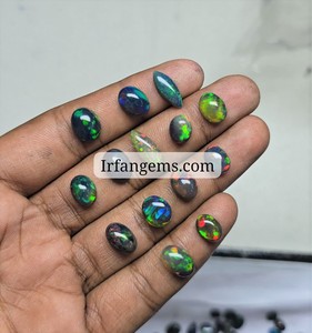 Magnifique opale noire éthiopienne Welo, pierres précieuses opales brillantes et arc-en-ciel, formes variées, cabochon d'opale noire éthiopienne, cadeau pour elle - Product Image 3