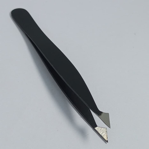 Pinzas para Extensión de Pestañas de Volumen Curvas de Color Negro, Antideslizantes, de Acero Inoxidable, con Punta Suave - Product Image 1