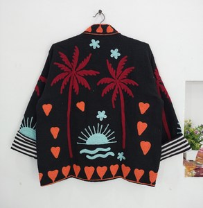 Chaqueta Étnica Negra Multicolor con Bordado Tropical de Palmeras y Sol, Estilo Boho, para Otoño e Invierno - Product Image 3